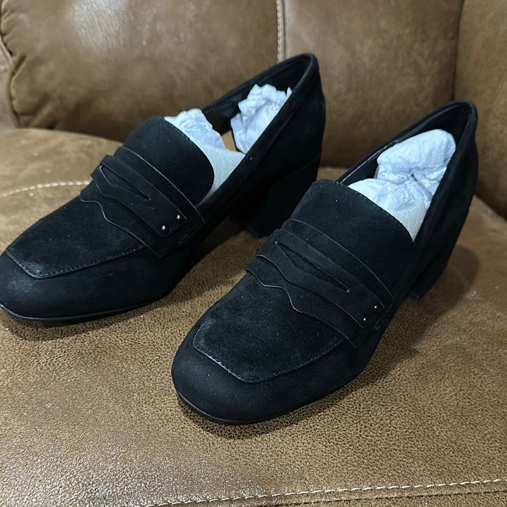 Chinese Laundry Suede Black size 8. New with tags